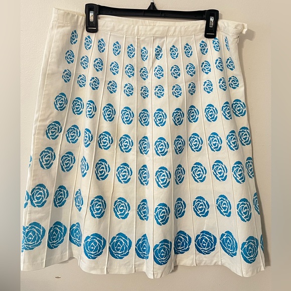 Sequel Dresses & Skirts - Vintage White Pleated Skirt with Blue Floral Print